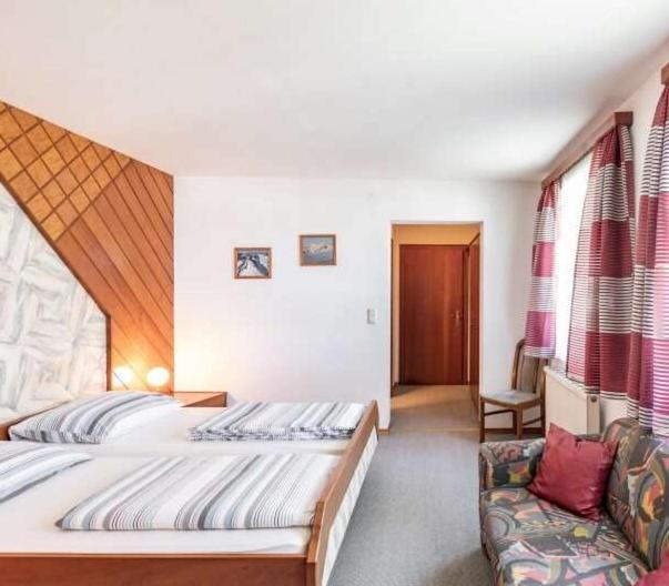 Austria Traveller Hotel Lenzing ภายนอก รูปภาพ